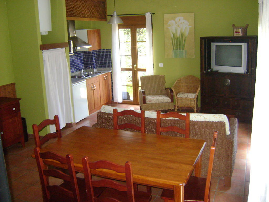 Apartamentos Dos Robles Somo Rum bild